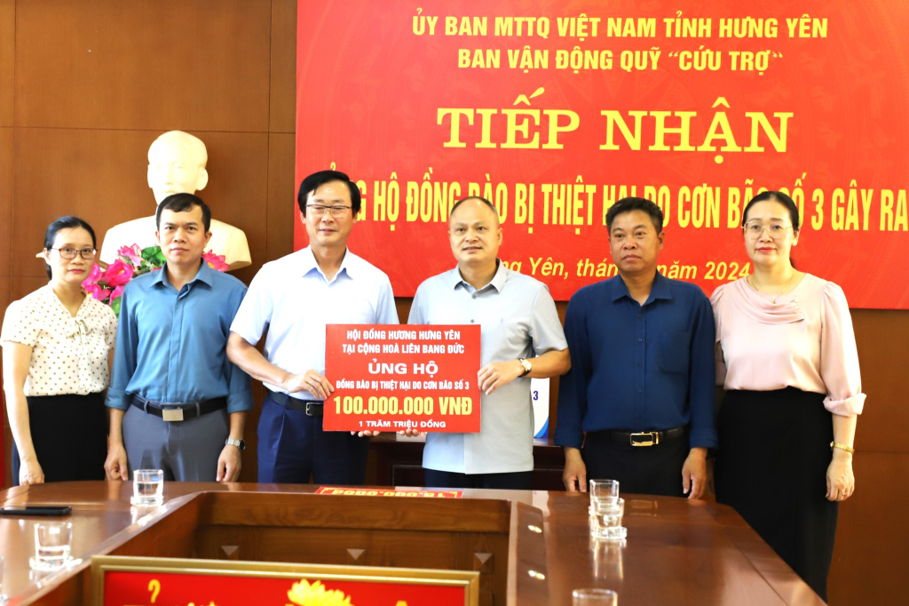 75623 dong chi nguyen bat khanh chu tich uy ban mttq viet nam tinh truong ban van dong cuu tro tinh tiep nhan ung ho cua hoi dong huong hung yen tai cong ho 18470027