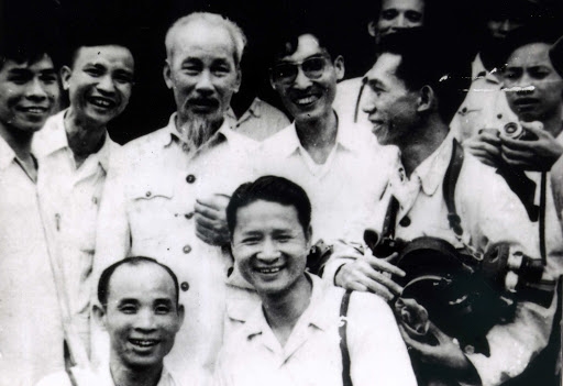 Vận dụng tư tưởng "dân là gốc" và "nói đi đôi với làm" của Chủ tịch Hồ Chí Minh trong báo chí số