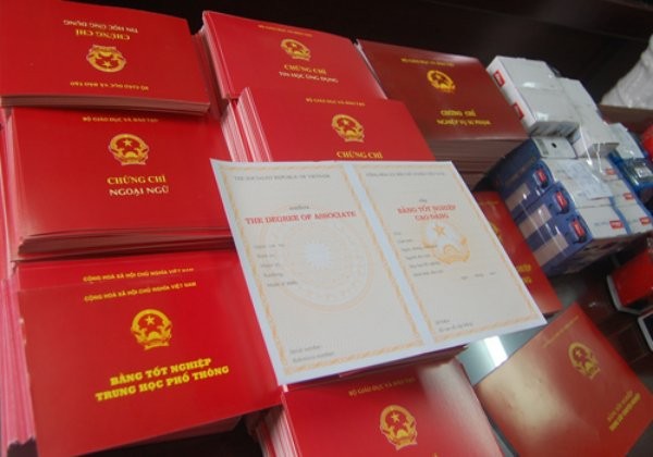 Bộ GD&ĐT: Đề xuất bỏ bằng tốt nghiệp THCS, chuyển thẩm quyền cấp bằng THPT cho hiệu trưởng