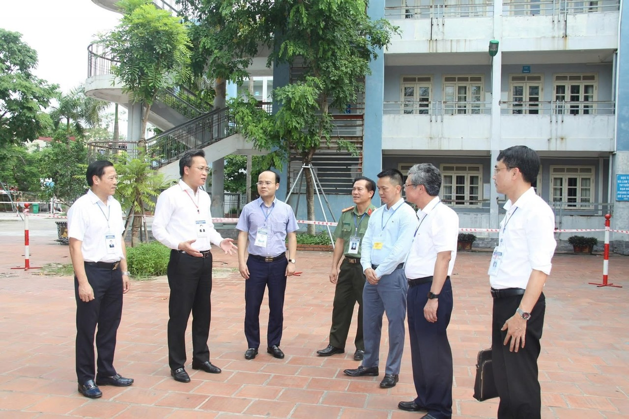 bi thu chi dao thi tn 2025