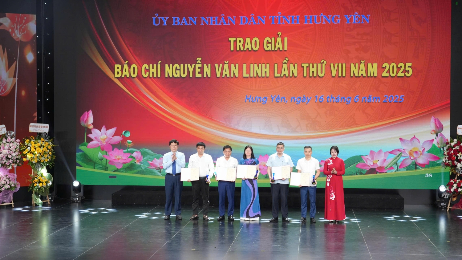 trao giai 5