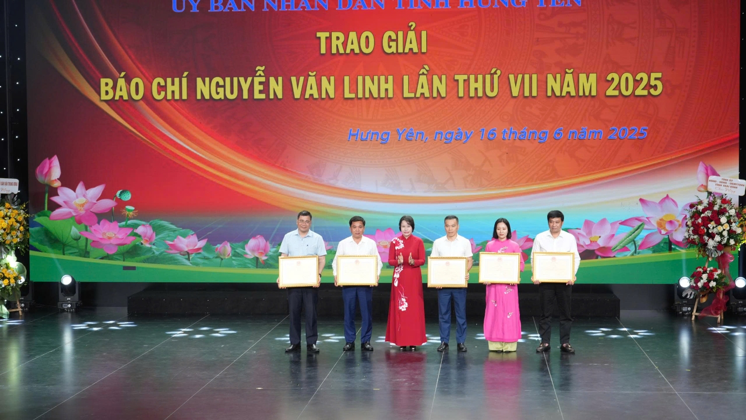 trao giai 6