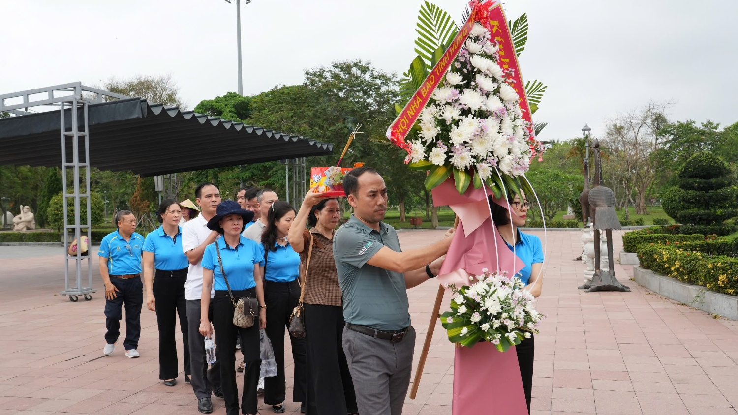 hoi nha bao hung yen dang hoa tuong nho cac chien si thanh co thang 5 2025