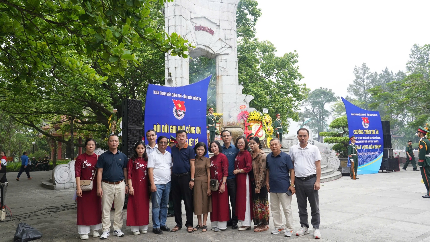 thap huong cac anh hung liet si tai nghia trang truong son