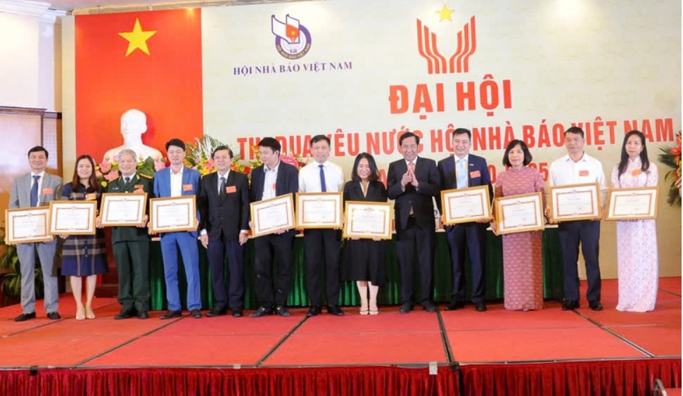 dai hoi thi dua yeu nuoc hoi nha bao viet nam giai doan 2020 2025 da ton vinh 22 tap the 17 nha bao tieu bieu