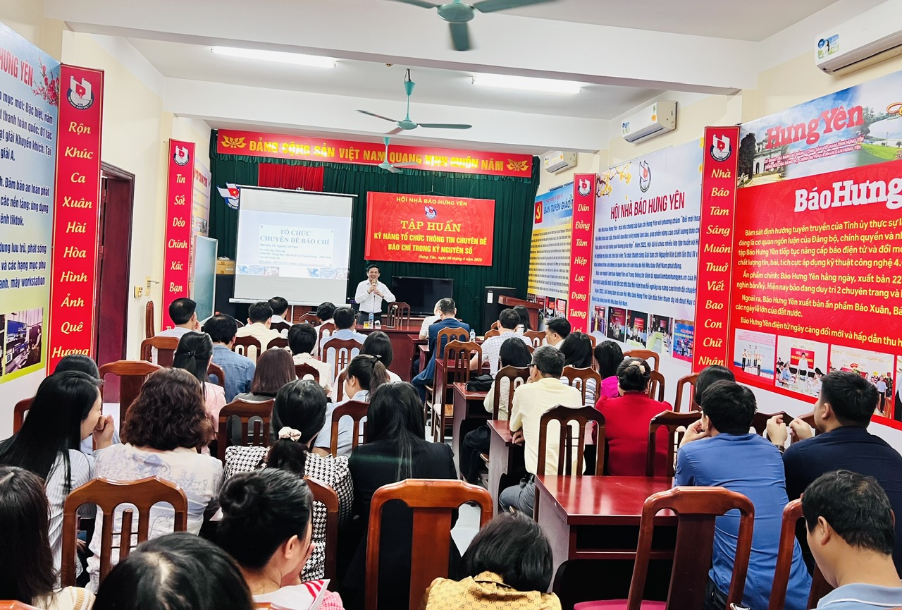 cac nha bao tre hung yen duoc tap huan ky nang to chuc thong tin chuyen de bao chi trong ky nguyen so