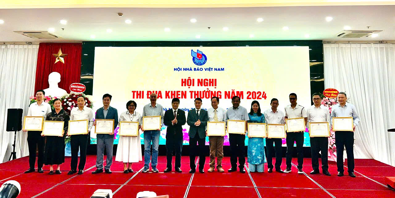 hnb hung yen va hnb thai binh duoc tang bk vi co thanh tich xuat sac trong cong tac hnb nam 2024