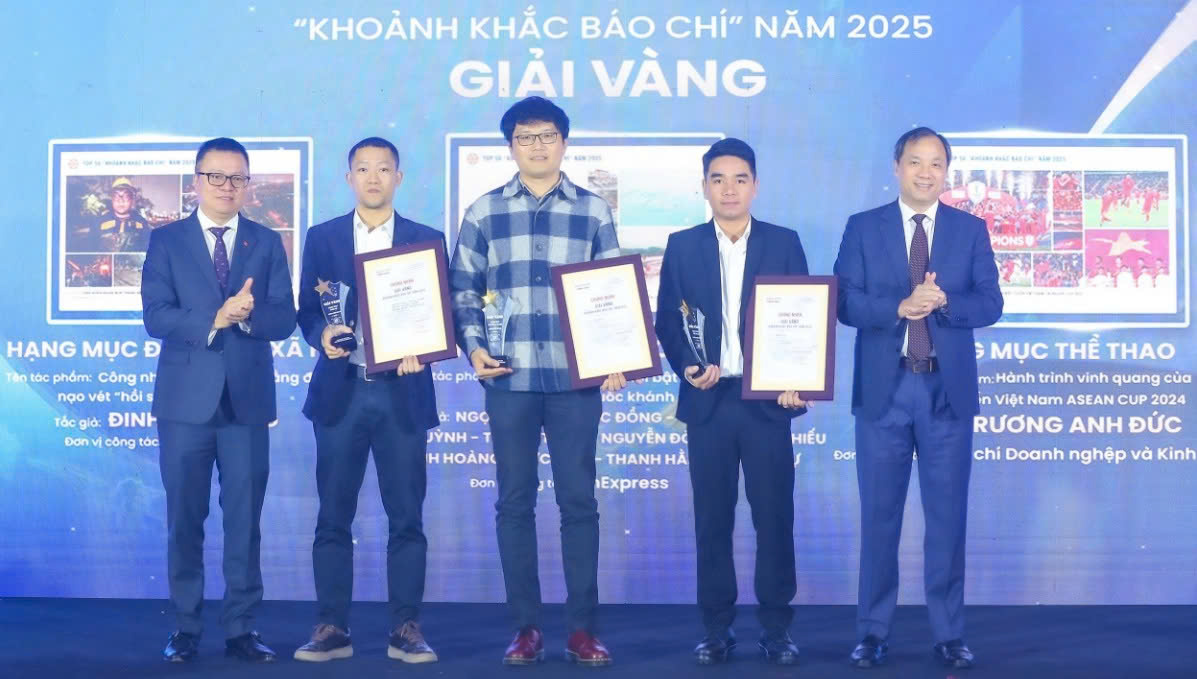 trao giai khoanh khac anh bao chi 2025