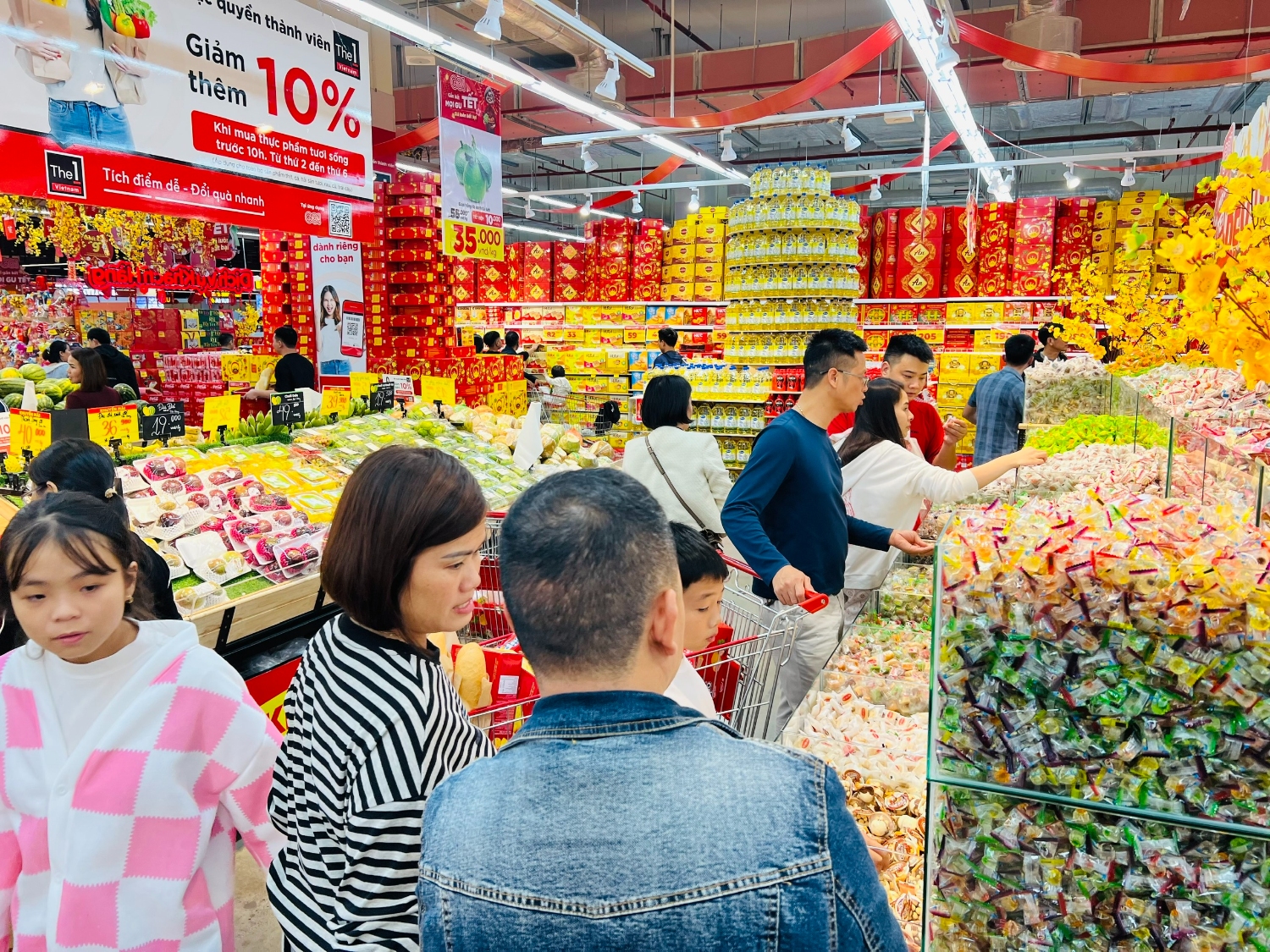 thi truong tet dang soi dong