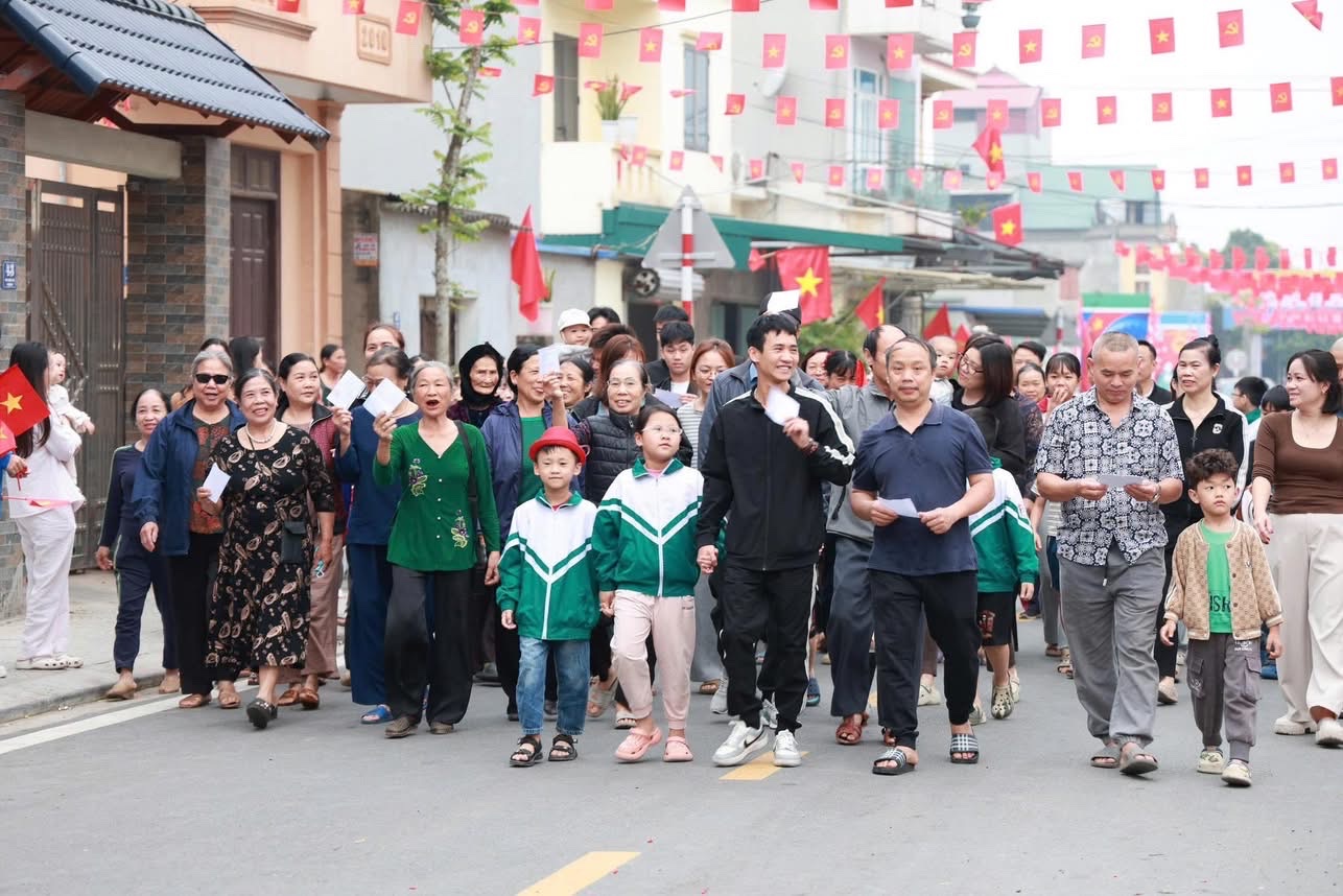 nguoi dan phuong my hao tinh hung yen no nuc di bo phieu