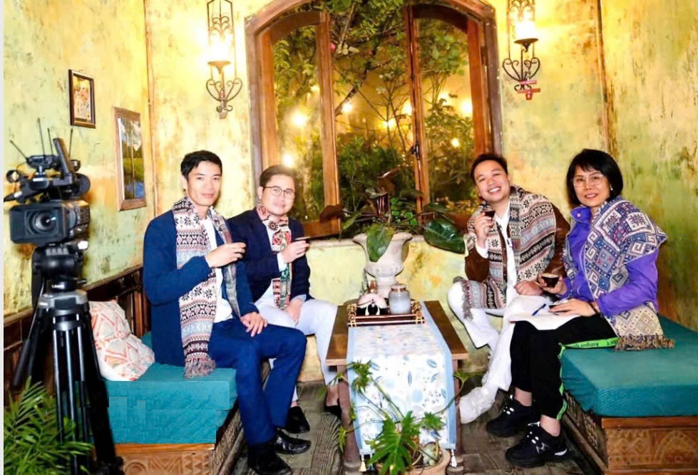 e kip thuc hien podcast chenh venh chup anh cung anh bui trong long nhan vat chinh cua tac pham