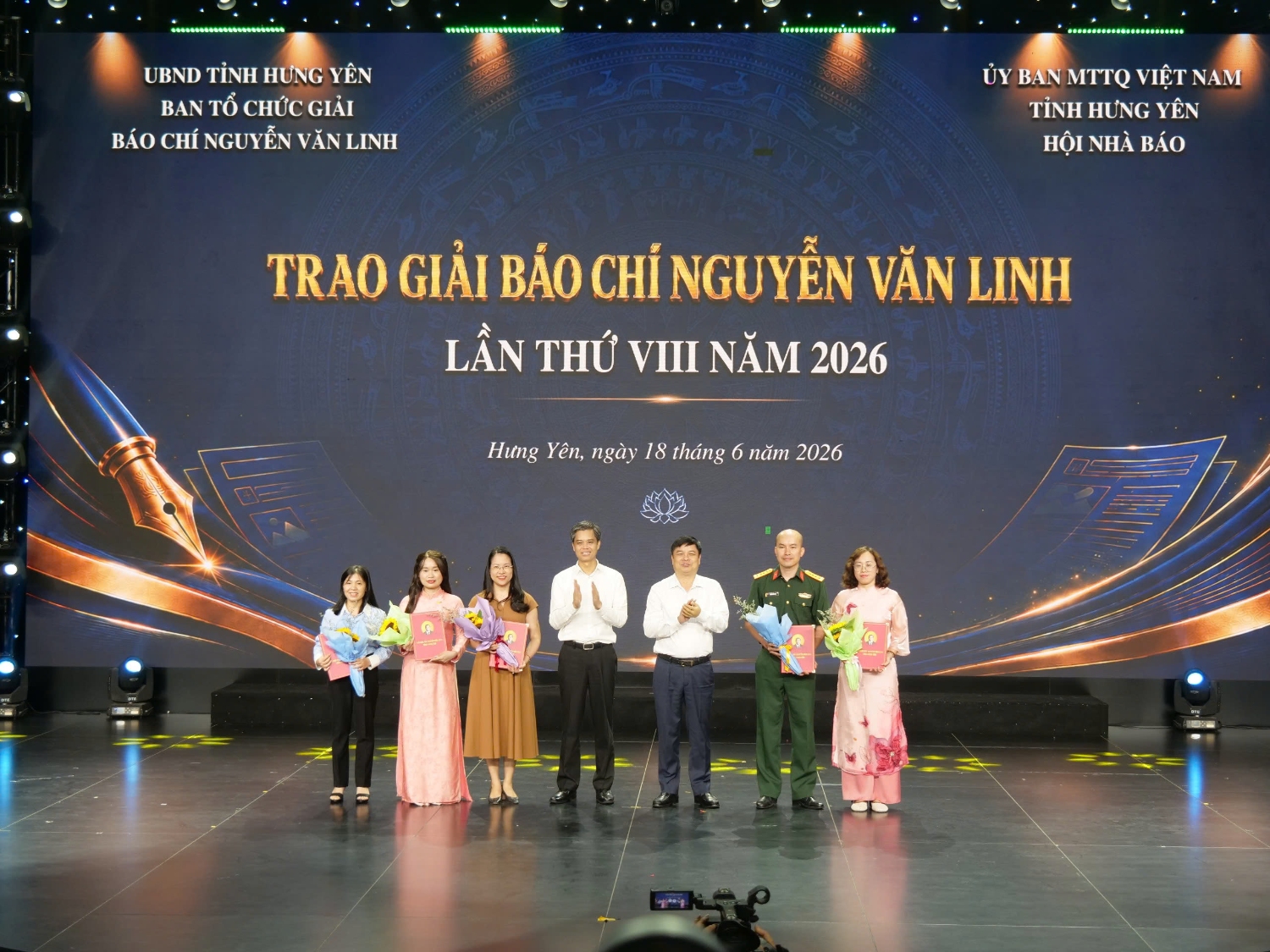 trao giai nvl 2