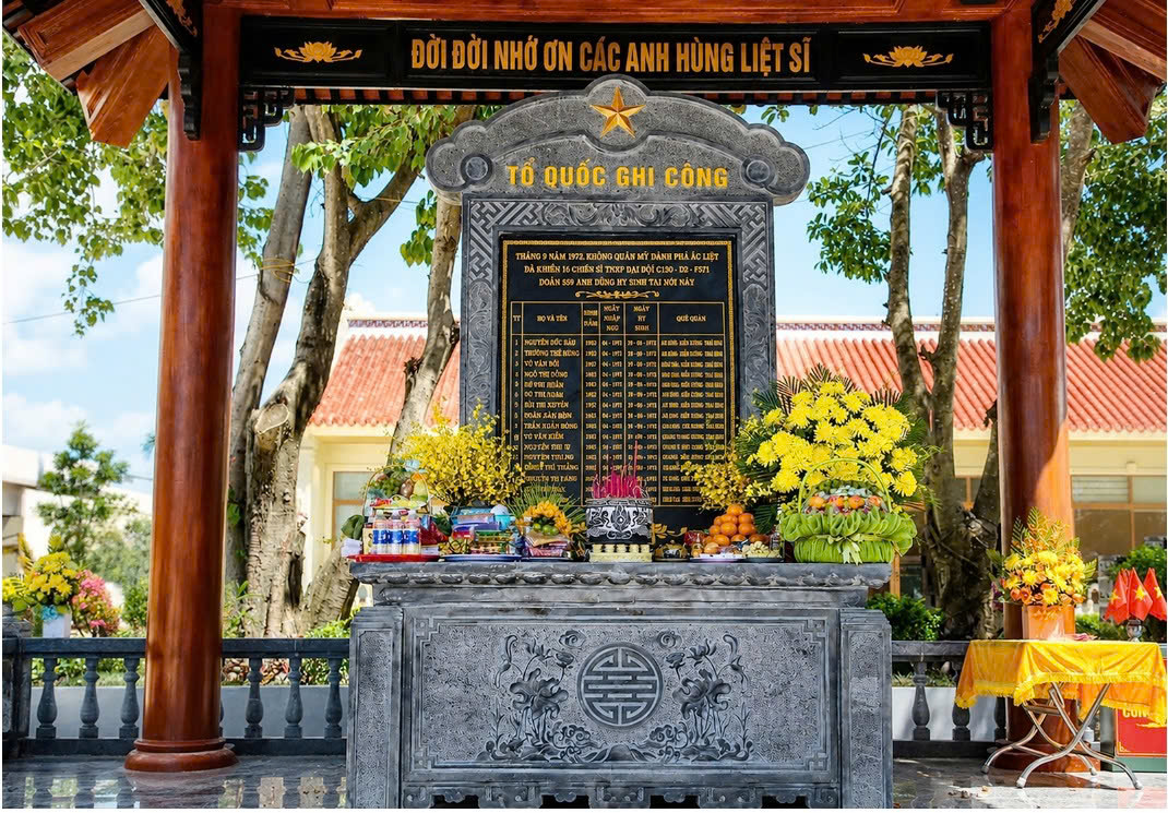 bia tuong niem 16 thanh nien xung phong dai doi c130 da anh dung hy sinh tai khu di tich lich su ben pha ii long dai